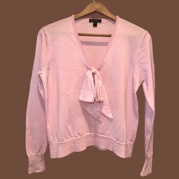 J Crew Pink Sweater with bow tie!
Size‎ Medium. Merino Wool Sweater - Picture 1 of 8